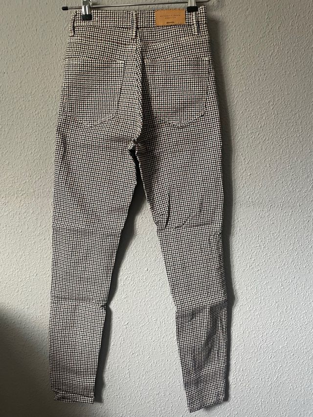 Pantalón cuadros Stradivarius