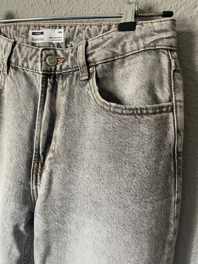 Pantalón Mom Bershka Gris