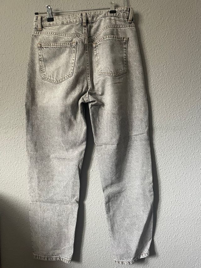 Pantalón Mom Bershka Gris