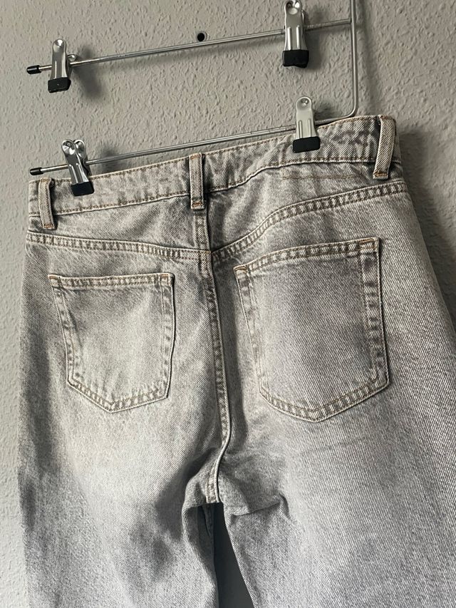 Pantalón Mom Bershka Gris