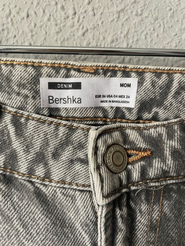 Pantalón Mom Bershka Gris