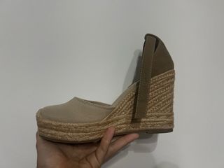 Sandalias cuña beige