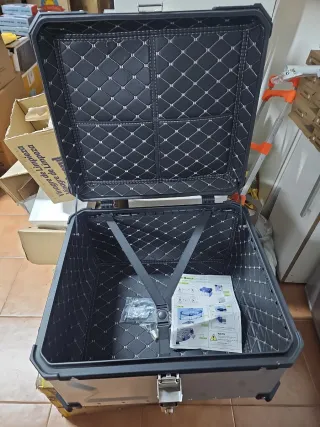 Maleta Baúl Moto Negra Interior Acolchado