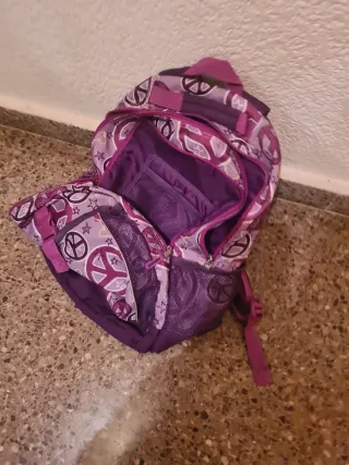 Mochila escolar morada con estampado