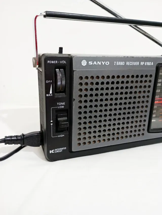 Radio Sanyo RP6160A 2 Bandas Vintage