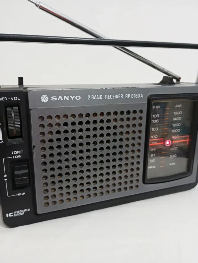 Radio Sanyo RP6160A 2 Bandas Vintage
