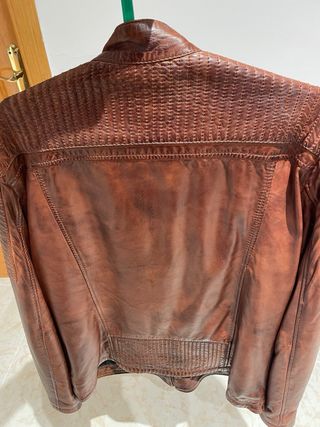 Cazadora de cuero marrón Stones.