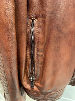 Cazadora de cuero marrón Stones.