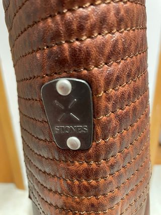 Cazadora de cuero marrón Stones.