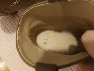 Botines Zara Tacón Ante tachuelas Caqui Talla 39