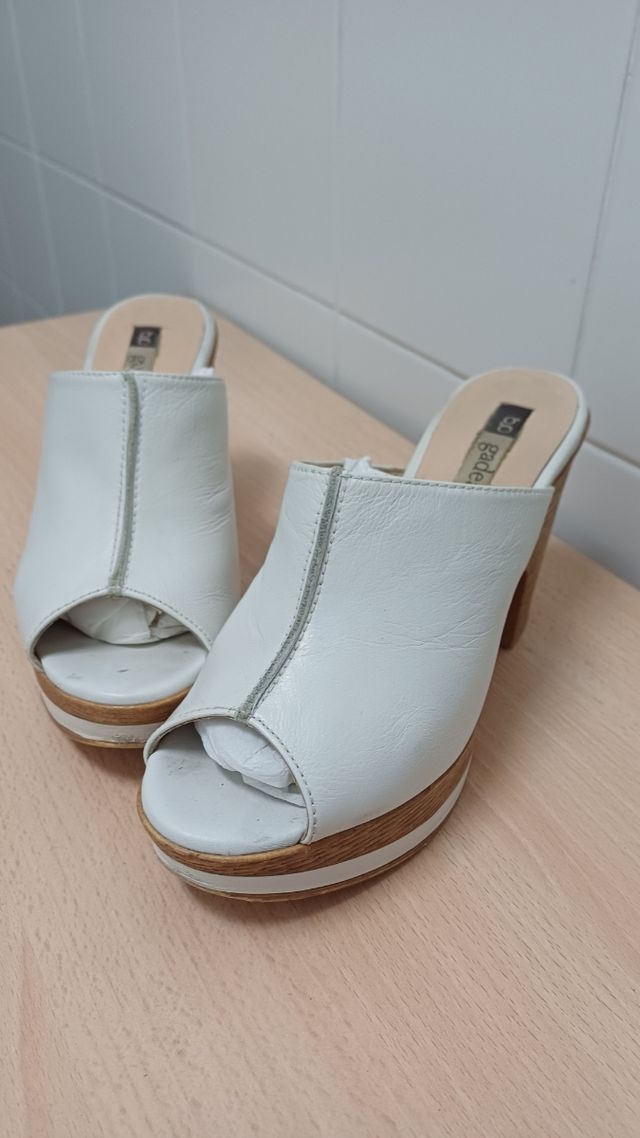 Zuecos Gadea blancos talla 37