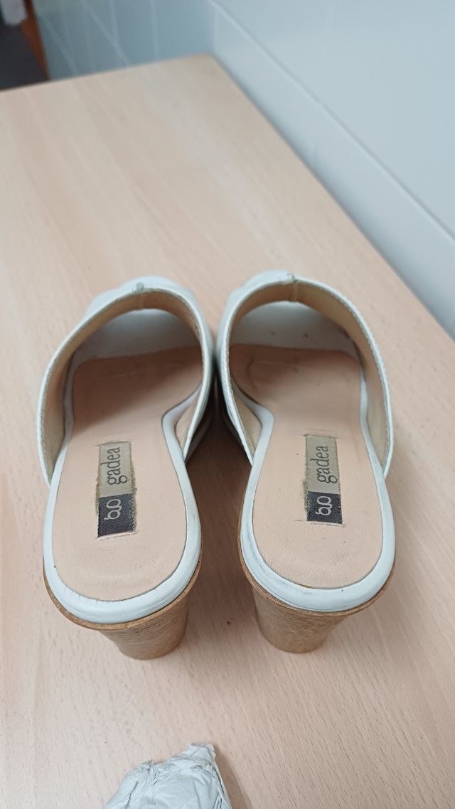 Zuecos Gadea blancos talla 37