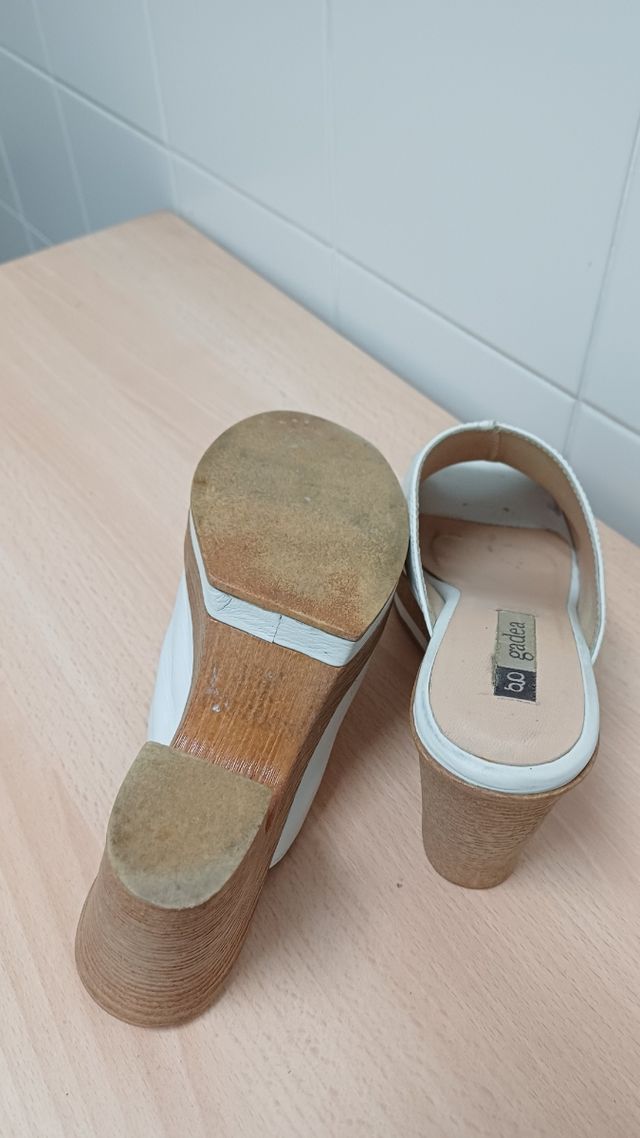 Zuecos Gadea blancos talla 37