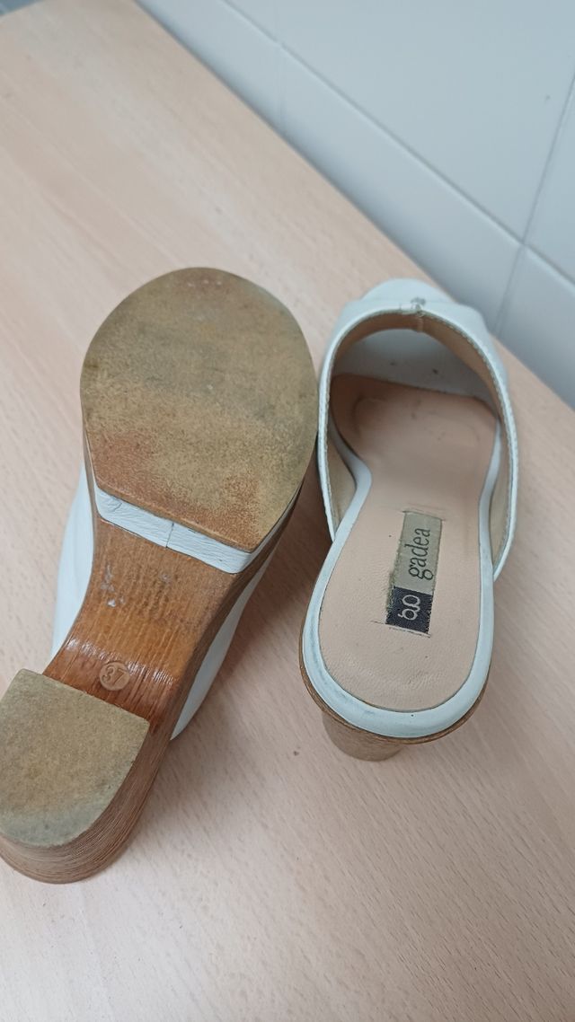 Zuecos Gadea blancos talla 37