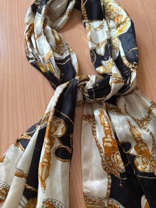 Foulard donna con catene oro e nero