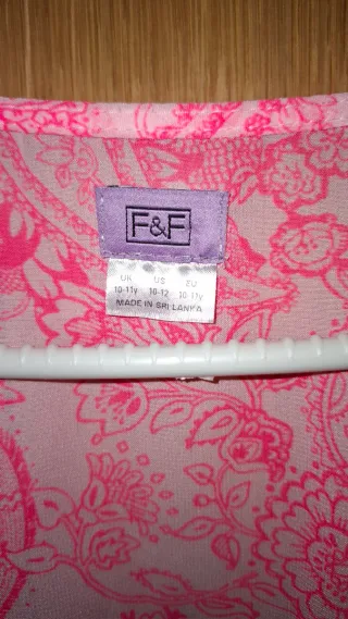 Casaca rosa con estampado paisley