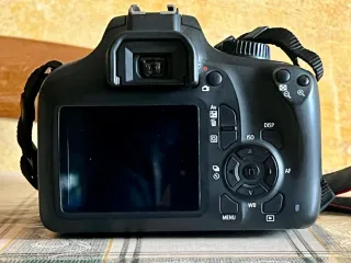 Kit con Canon EOS 4000D + obiettivi + treppiede