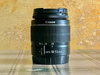 Kit con Canon EOS 4000D + obiettivi + treppiede