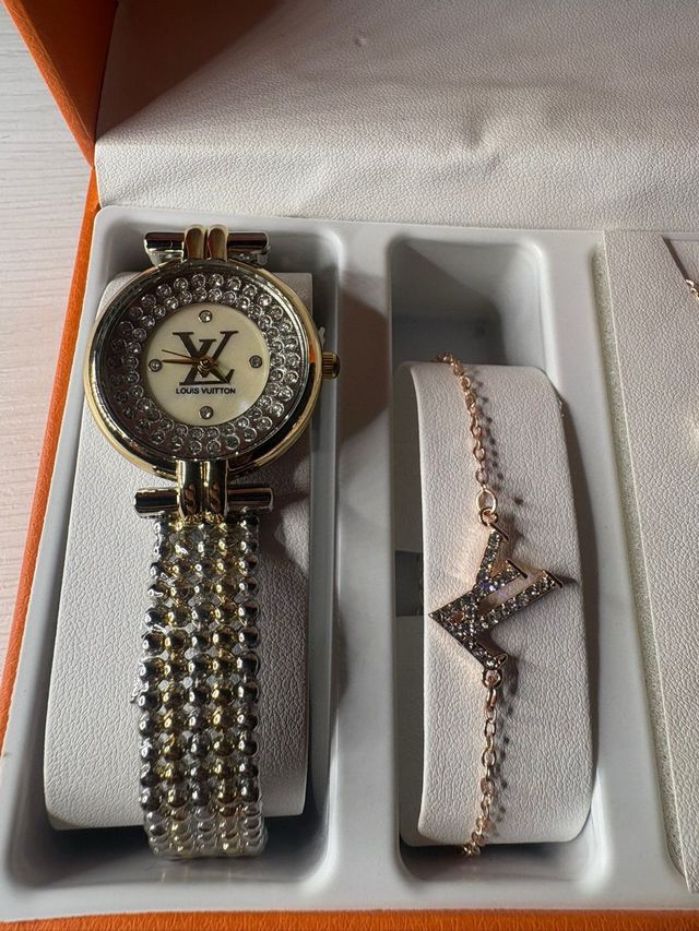 Conjunto Louis Vuitton: Reloj, Pulsera, Collar y A