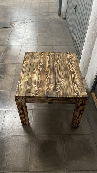 Mesa baja rústica de madera