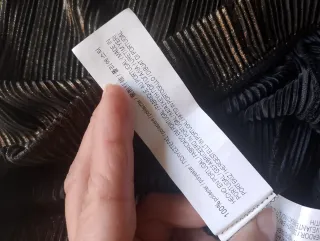 Pantalón plisado dorado y marrón