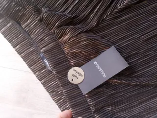 Pantalón plisado dorado y marrón