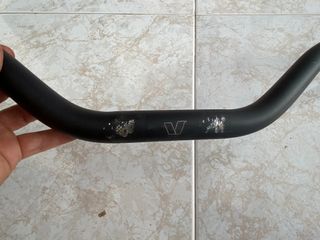 Manillar de bicicleta negro