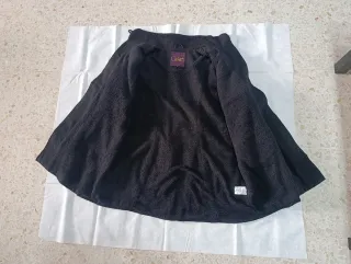 Abrigo negro bordado mujer