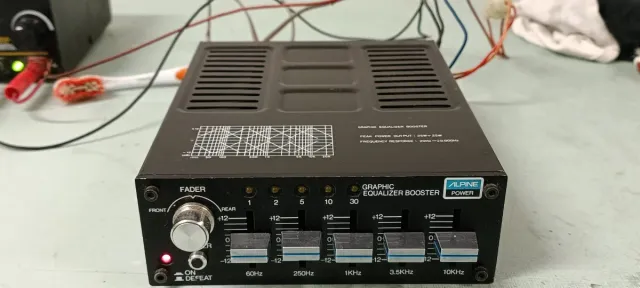 ECUALIZADOR DE COCHE ALPINE PB-200
