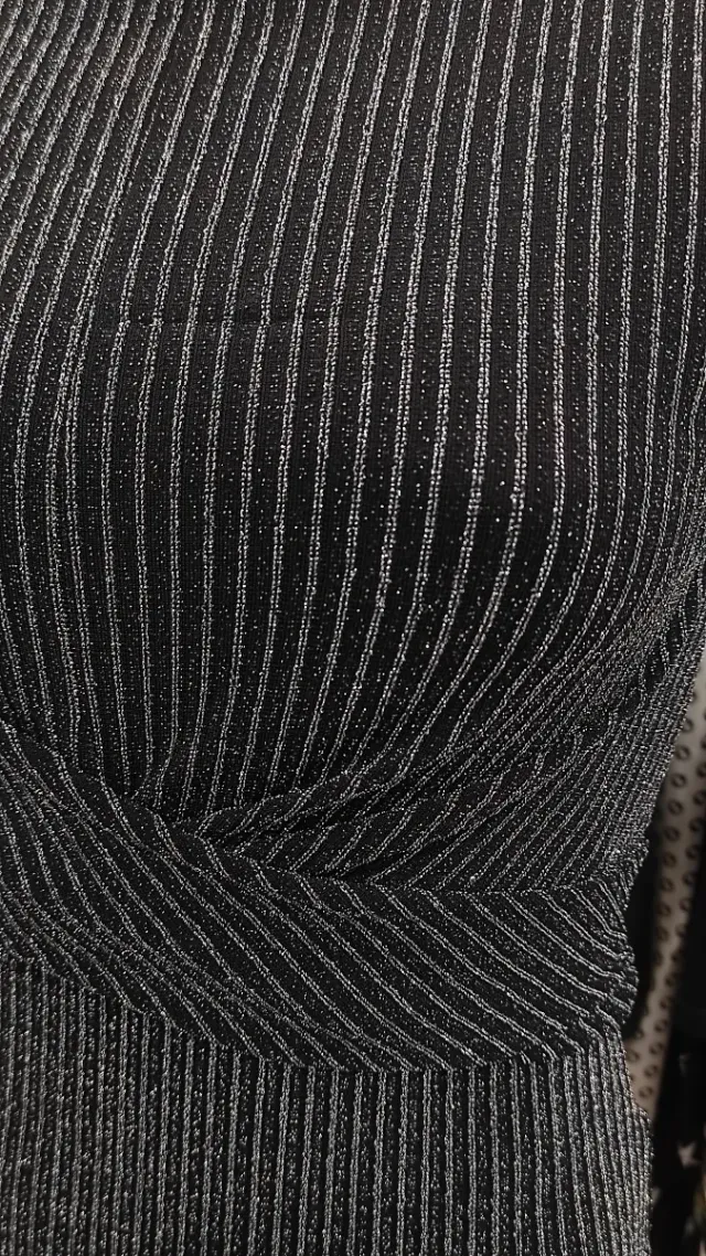 Abito brillante nero e argento