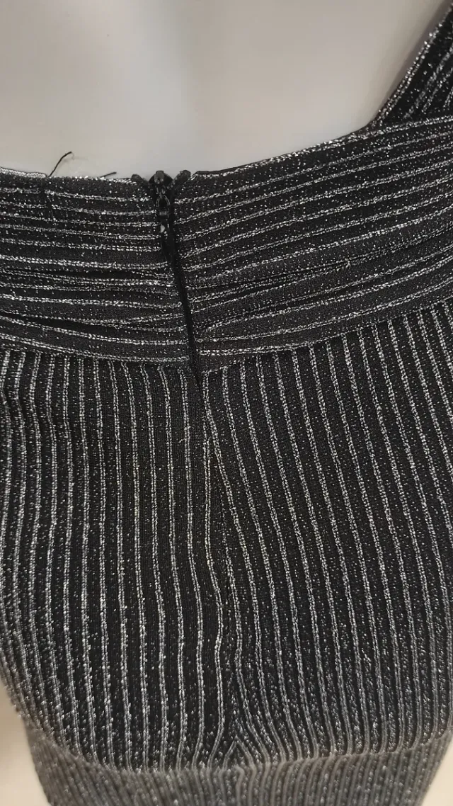 Abito brillante nero e argento