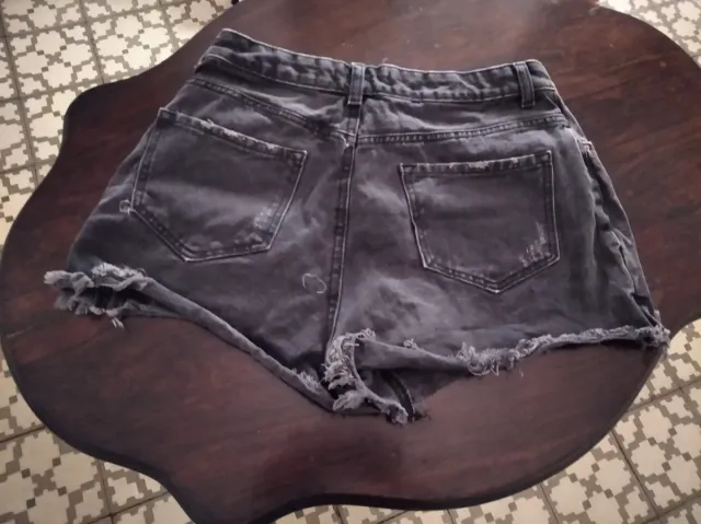 Shorts vaqueros negros desgastados