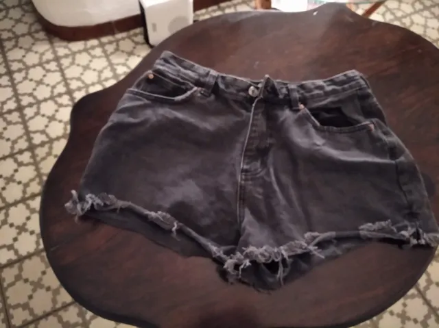 Shorts vaqueros negros desgastados