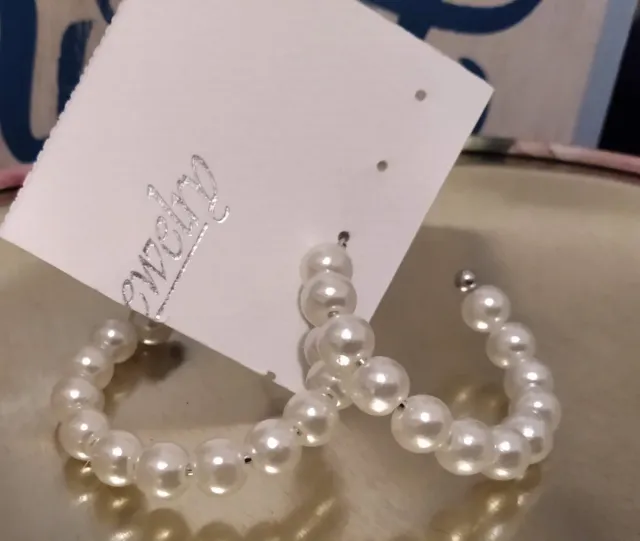 Pendientes aro perlas blancos y plateados