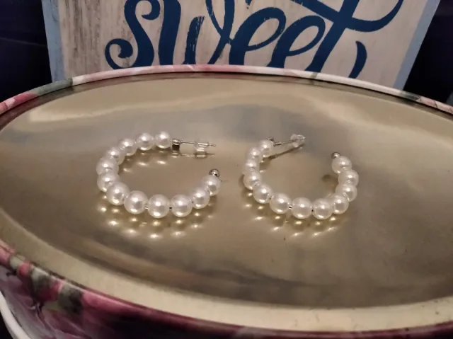 Pendientes aro perlas blancos y plateados