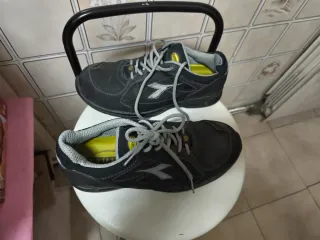 Zapatos de seguridad Diadora negros y grises