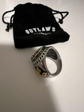 Anillo Outlaws Hail Mary Dorado y Plateado