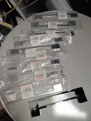 Tiradores de cocina plateados