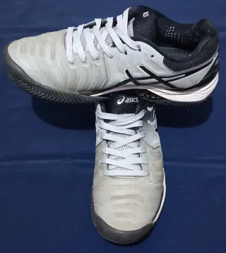 Zapatillas Asics Negras y Grises