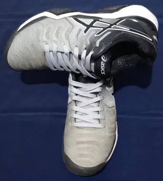 Zapatillas Asics Negras y Grises