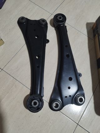 Brazos de arrastre traseros, Toyota RAV4