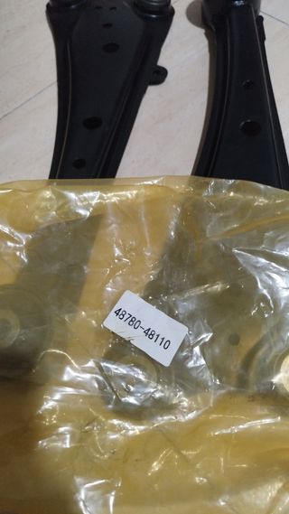 Brazos de arrastre traseros, Toyota RAV4