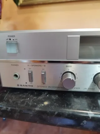 Amplificador Sanyo Plata