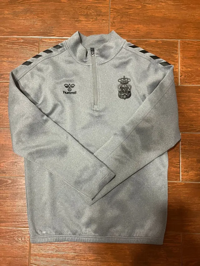 Sudadera Hummel gris con cremallera. UD LAS PALMAS