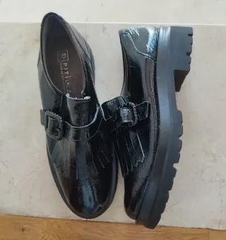 Zapatos Pitillos charol hebilla flecos talla 40 nu