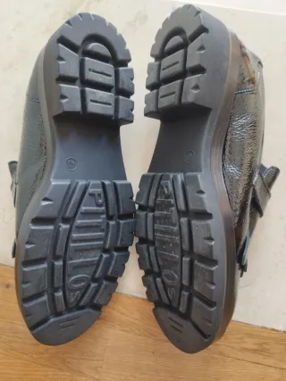 Zapatos Pitillos charol hebilla flecos talla 40 nu