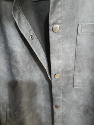 Chaqueta Pull&Bear símil piel gris