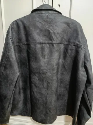 Chaqueta Pull&Bear símil piel gris