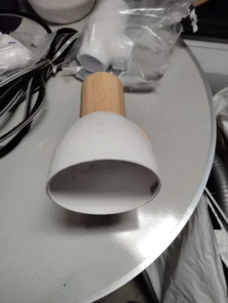 Lámpara de pared moderna madera y blanco