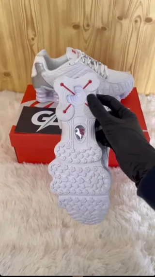 Zapatillas Nike Shox R4 Plata y Blanco